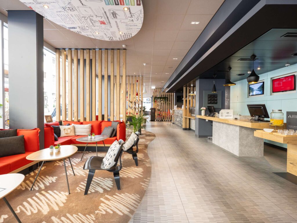 PIX_ Ibis Lac_ htl_ lobby_ 9577_ho_00_p_2048x1536